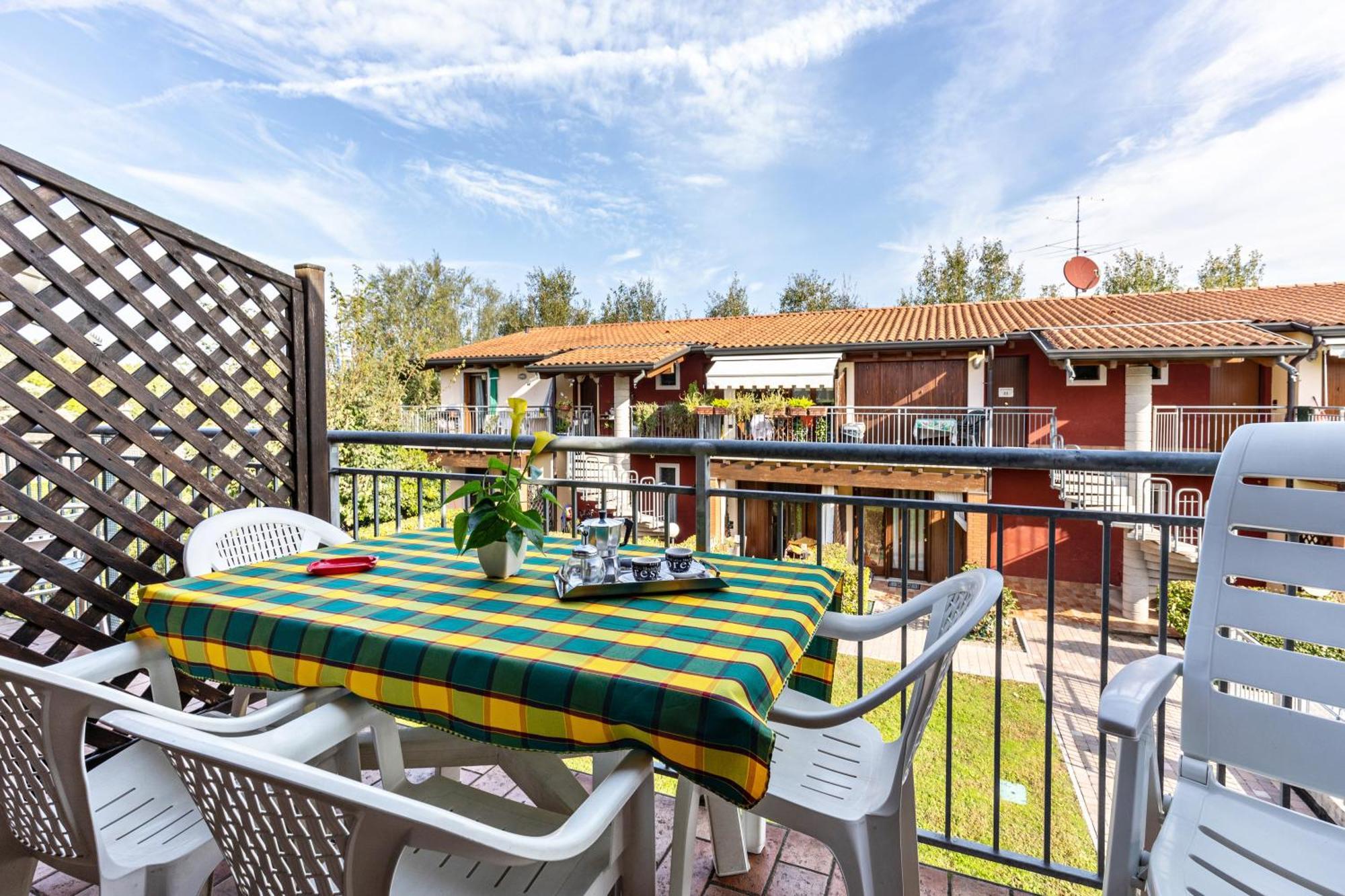 Residence La Corte Near Gardaland Castelnuovo del Garda Exterior photo