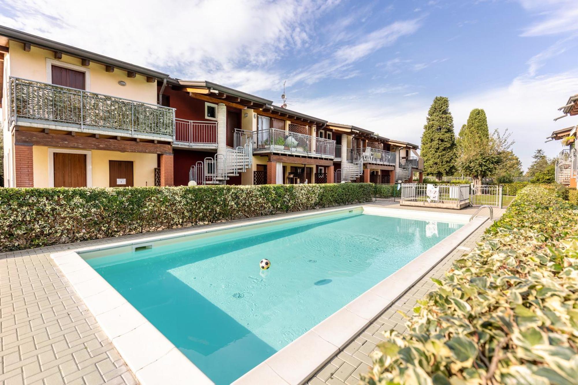 Residence La Corte Near Gardaland Castelnuovo del Garda Exterior photo