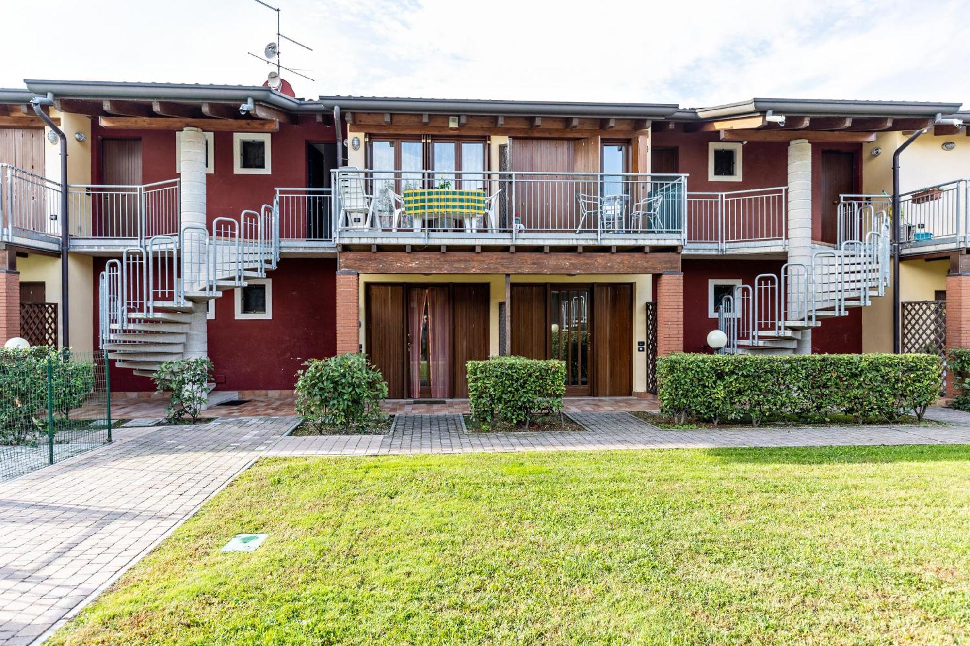 Residence La Corte Near Gardaland Castelnuovo del Garda Exterior photo